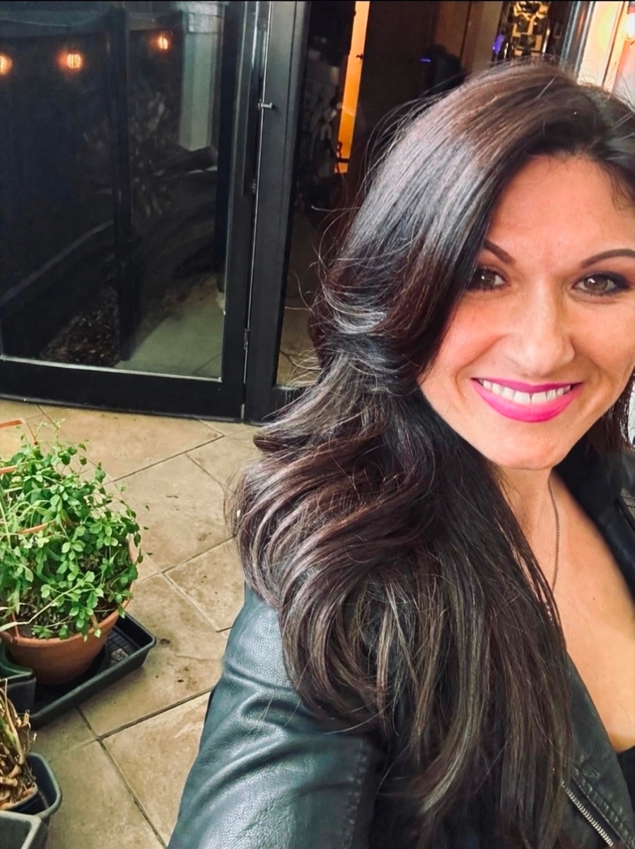 Tiffany Chavez, barber